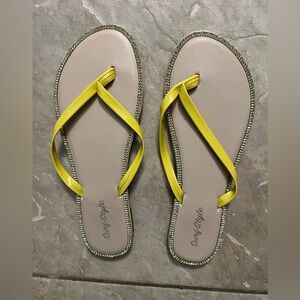 🌞NEW🌞Surf Style Women's Sandals with Yellow Straps and Rhinestones around them